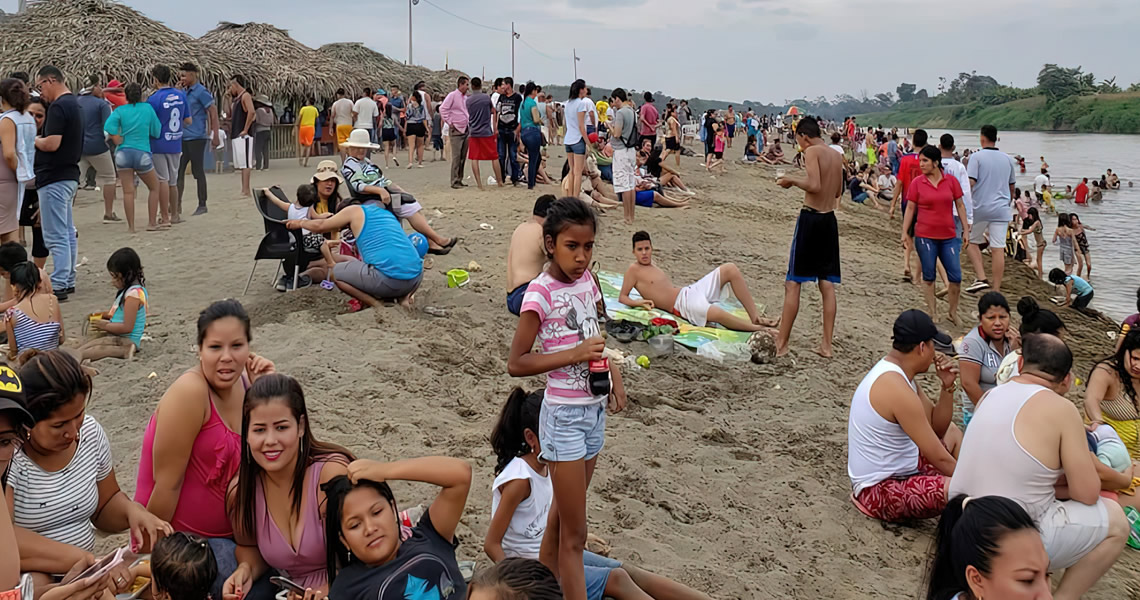La Reveza, la playa de agua dulce más grande del Ecuador